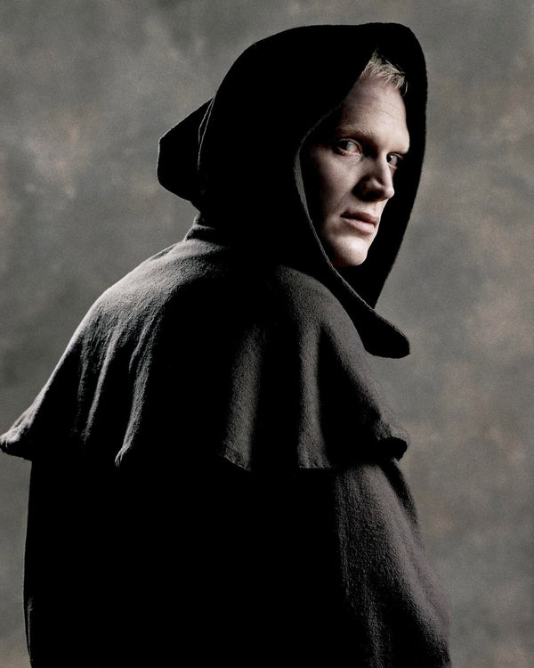 Paul Bettany: Autograph Signing on More Photos, November 27