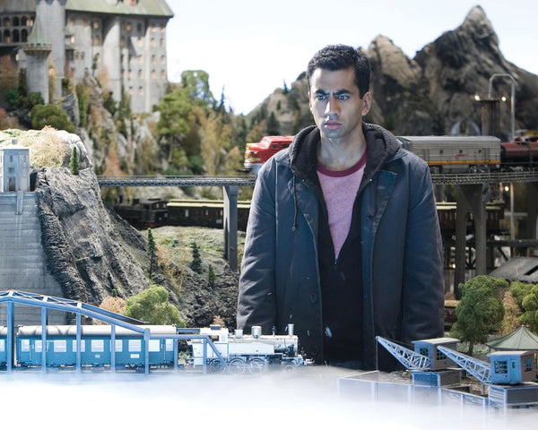 Kal Penn: Autograph Signing on More Photos, November 27