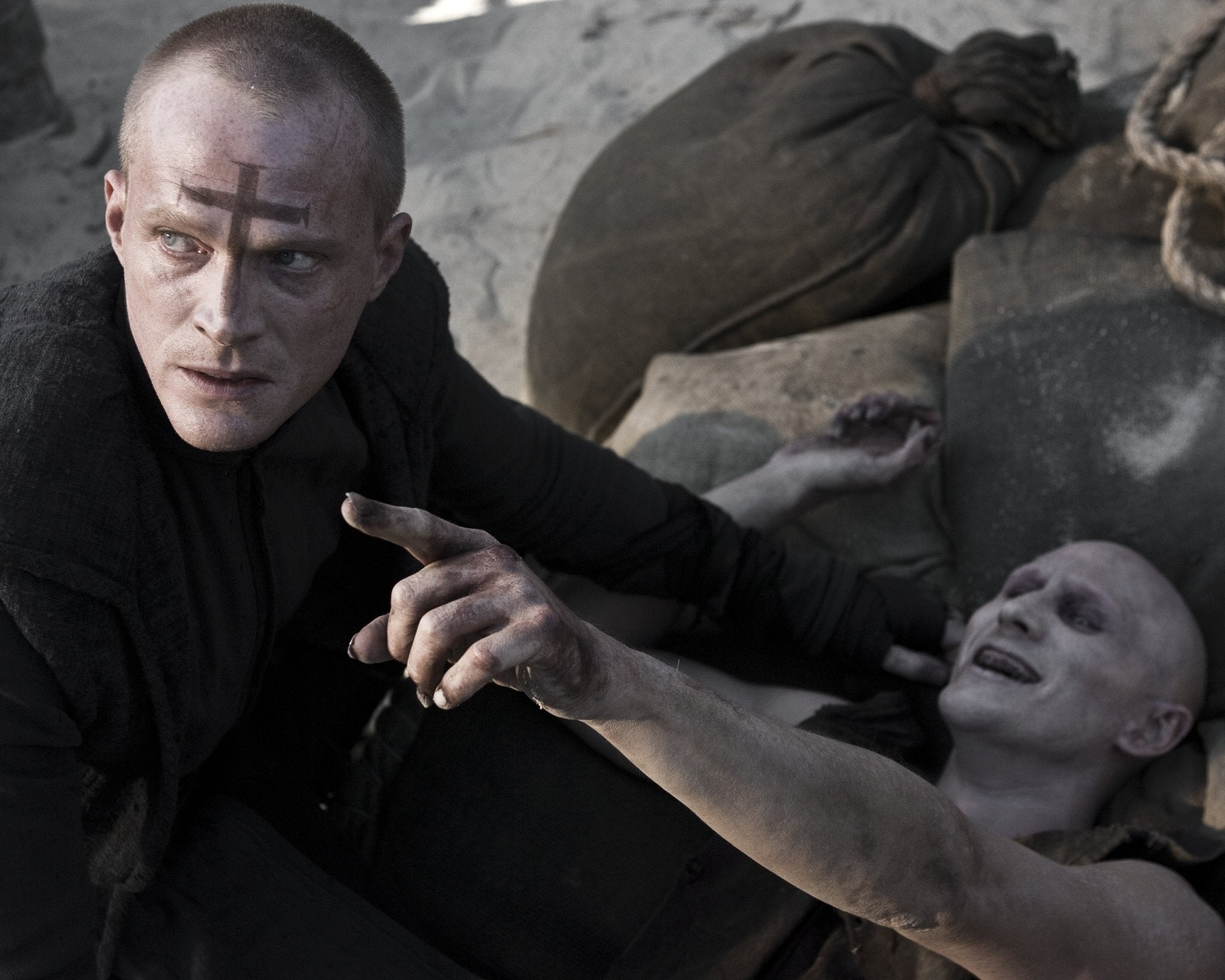 Paul Bettany: Autograph Signing on More Photos, November 27