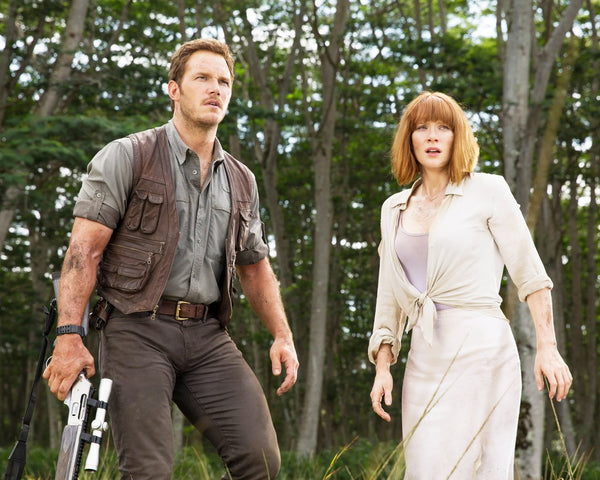 Bryce Dallas Howard: Autograph Signing on Photos, November 27