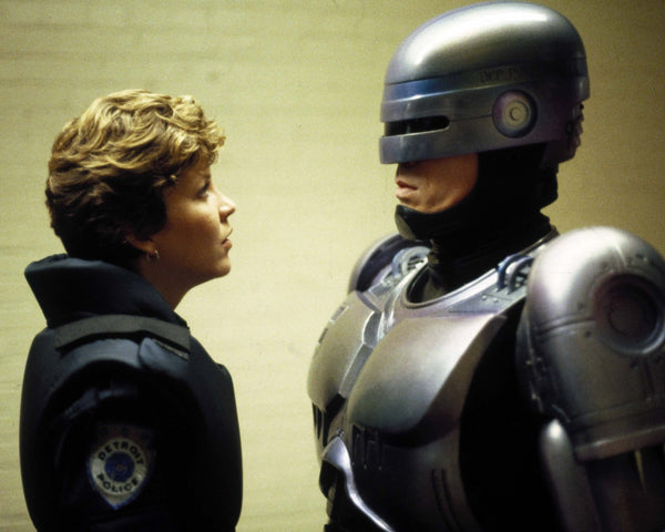 Peter Weller: Autograph Signing on Photos, May 14