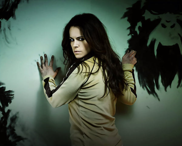 Emily Hampshire: Autograph Signing on Photos, November 27