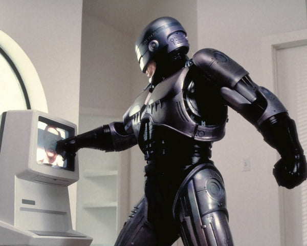 Peter Weller: Autograph Signing on Photos, May 14