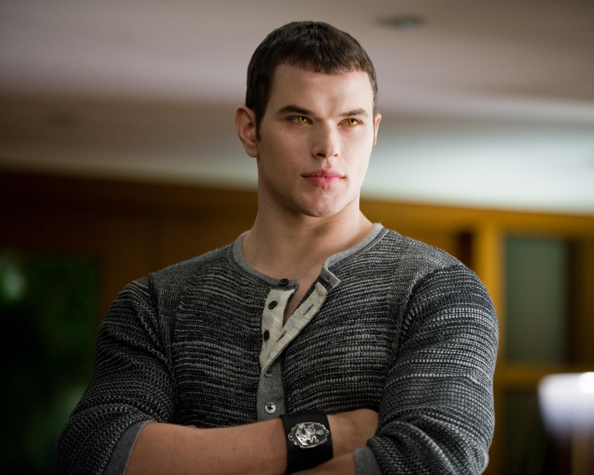 Kellan Lutz: Autograph Signing on Photos, May 14