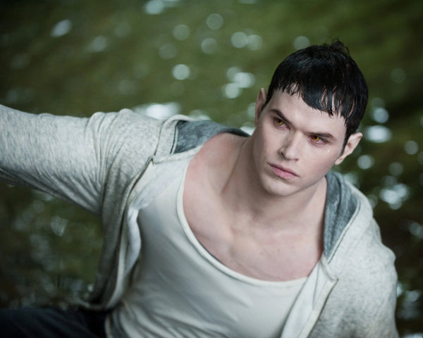 Kellan Lutz: Autograph Signing on Photos, May 14