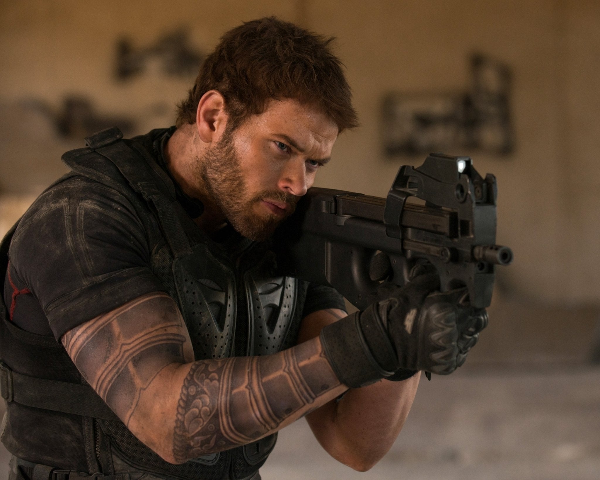 Kellan Lutz: Autograph Signing on Photos, May 14