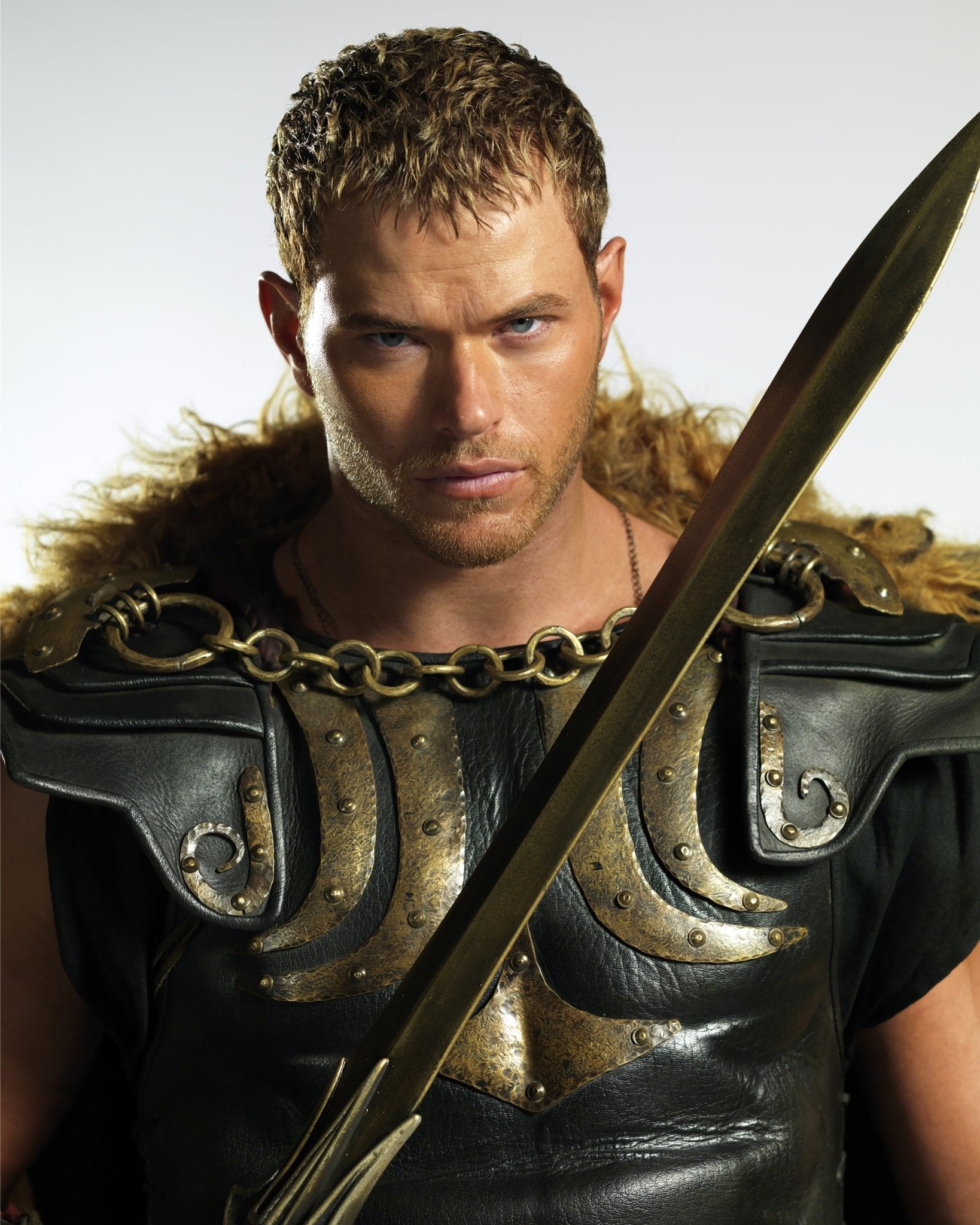 Kellan Lutz: Autograph Signing on Photos, May 14