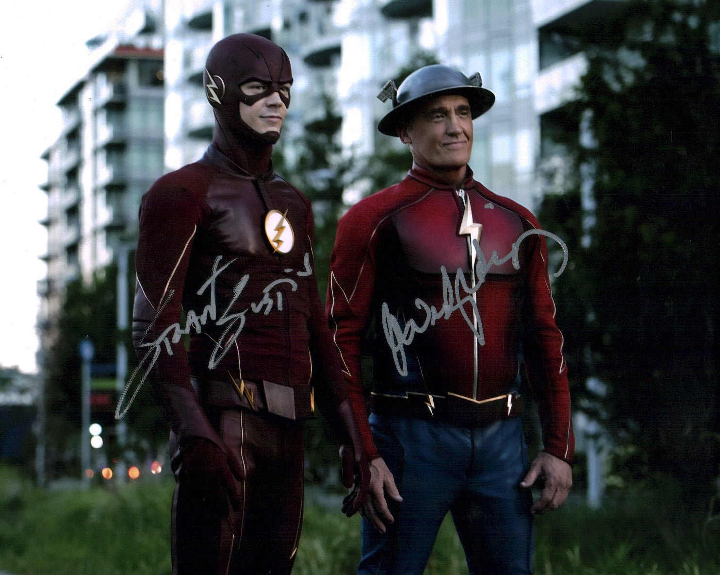 The Flash 8x10 Signed Shipp Gustin Cast Photo JSA Certified Autograph