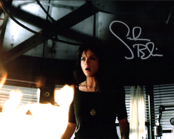 Selma Blair The Fog Signed 8x10 Photo JSA Certified Autograph