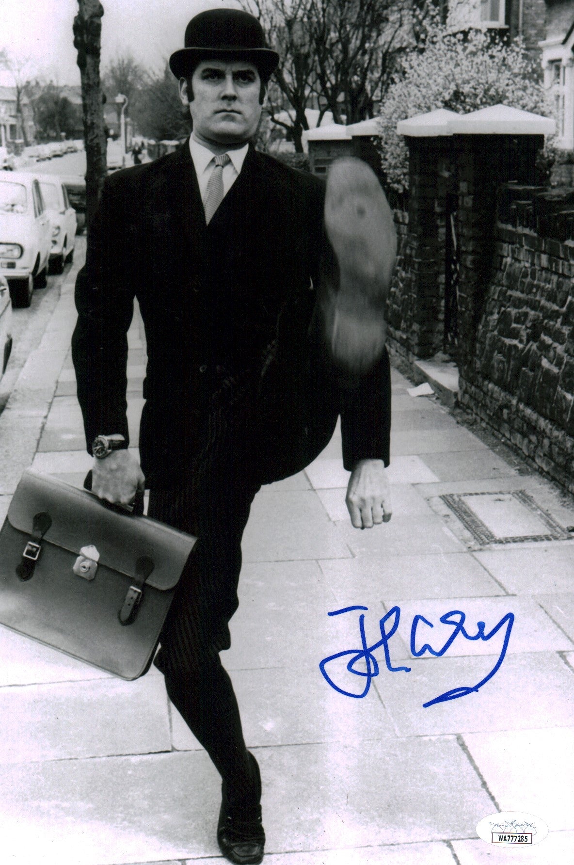 John Cleese Monty Python's Flying Circus 8x12 Signed Photo JSA COA Certified Autograph GalaxyCon