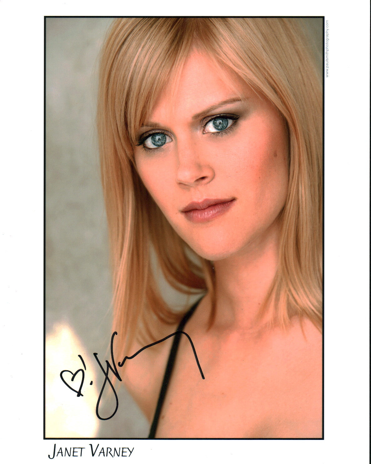 Janet Varney 8x10 Signed Photo JSA Certified Autograph