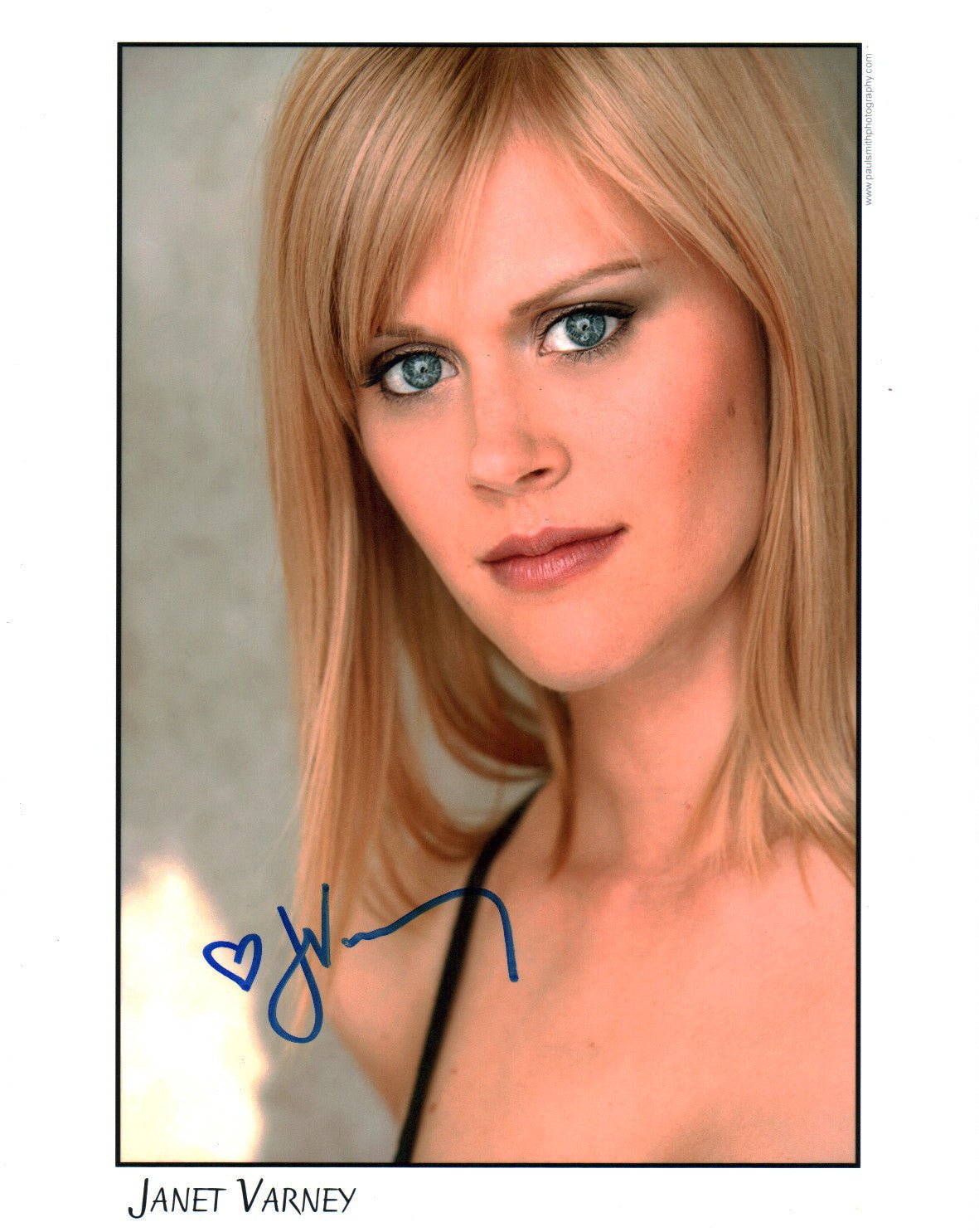 Janet Varney 8x10 Signed Photo JSA Certified Autograph