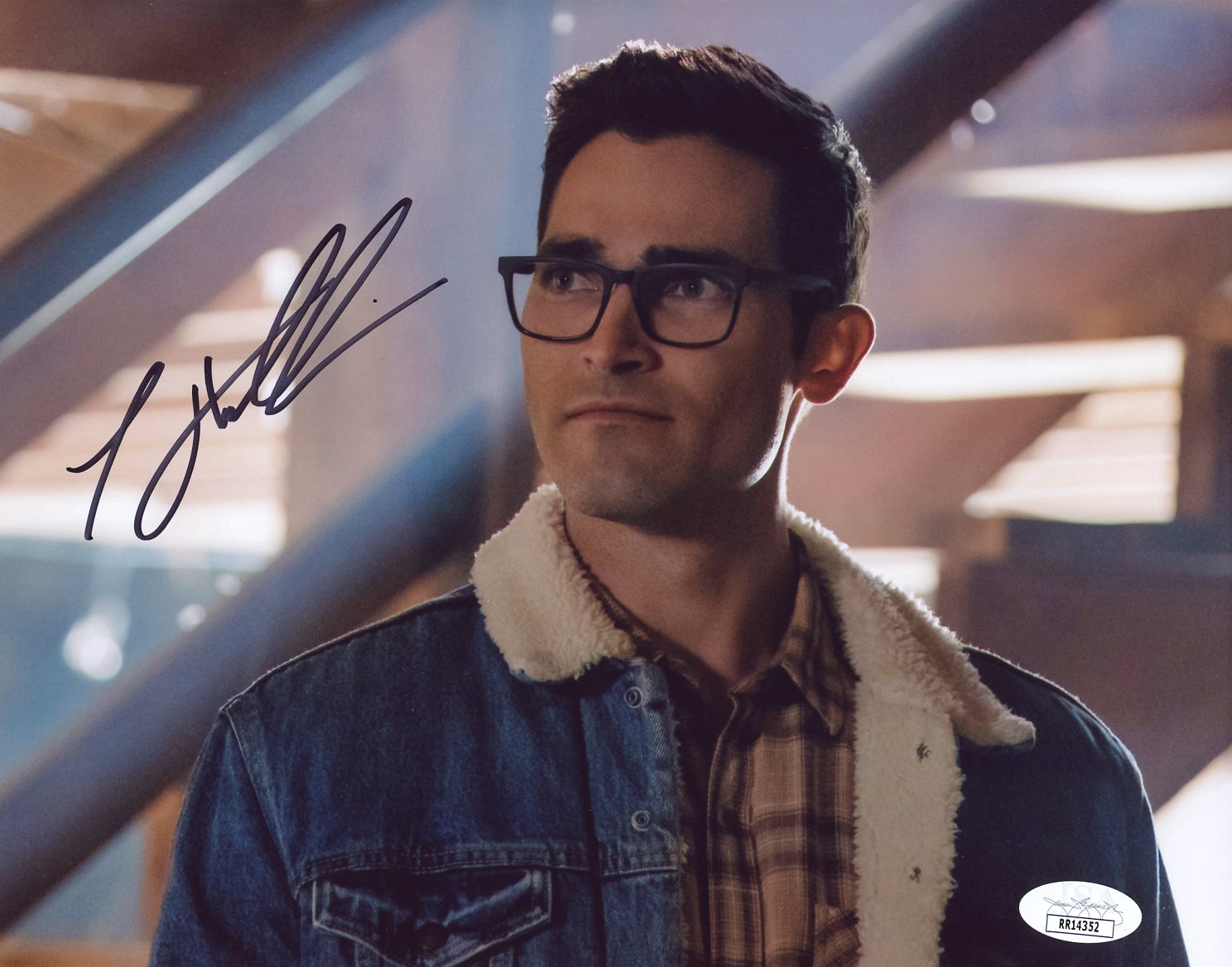 Tyler Hoechlin Superman and Lois 8x10 Signed Photo JSA Certified Autograph