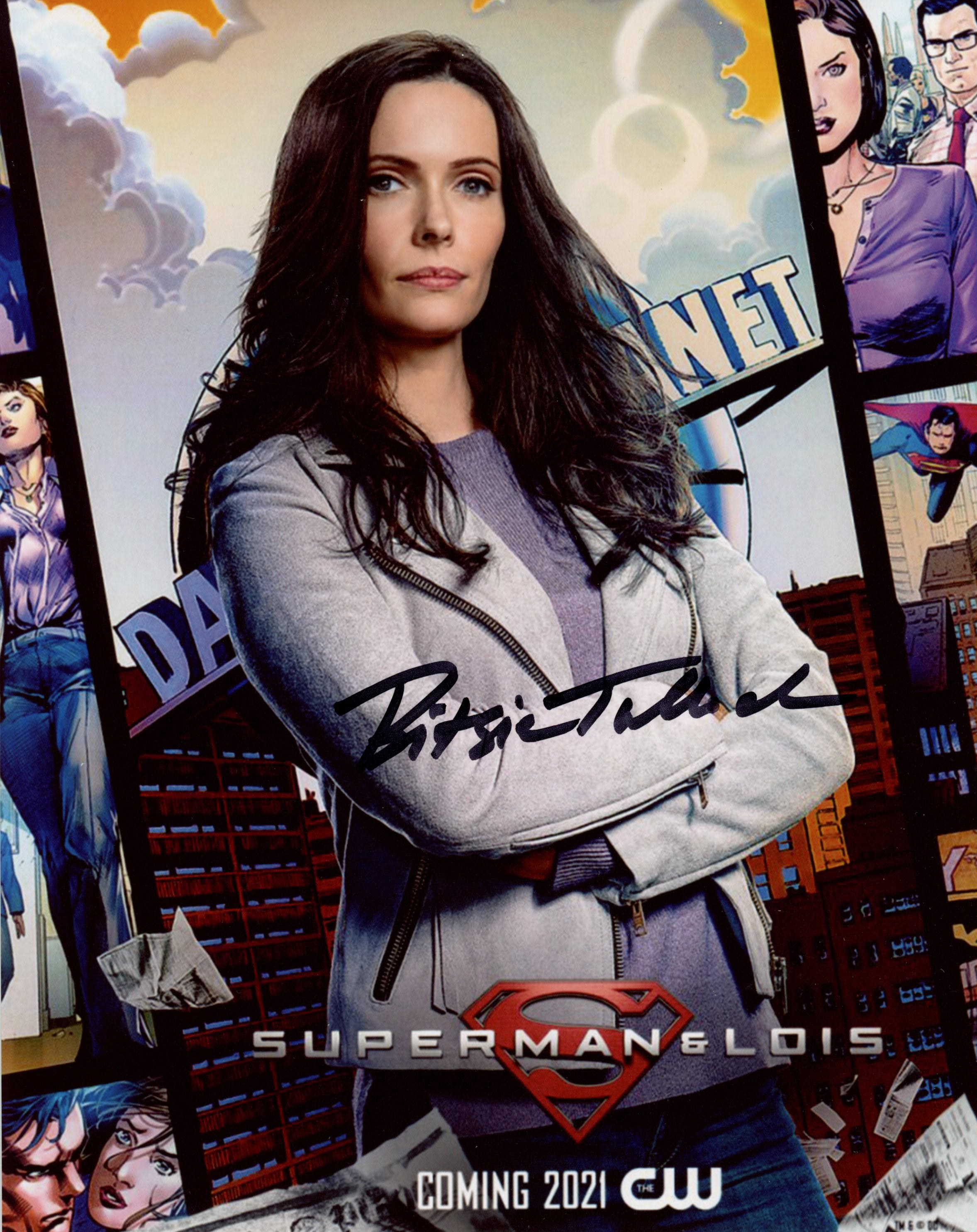 Elizabeth Bitsie Tulloch Superman and Lois 8x10 Signed Photo