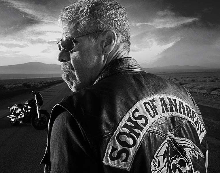Ron Perlman: Autograph Signing on Mini Posters, November 16th